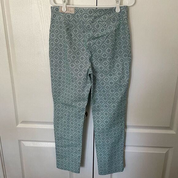 Chico’s Green & White Medallion So Slimming Brigitte Slim Leg Ankle Pants Sz 6R - Picture 2 of 11